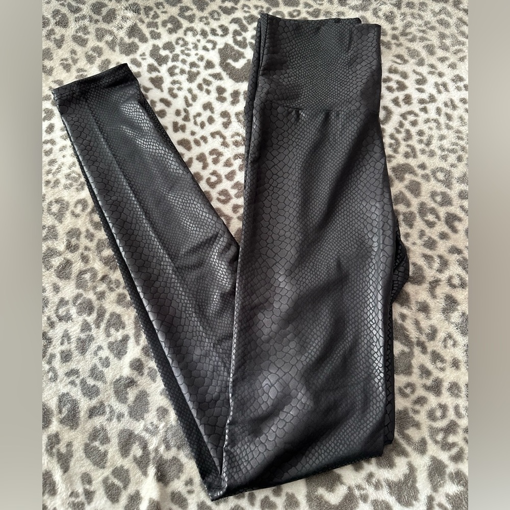 Cherish Faux Leather Snakeskin High Waist Leggings in Black Size Medium